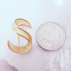 Vintage Jewelry - Trifari S Vintage Brooch Monogram Pinup Vintage Jewelry - Trifari S Vintage Brooch Monogram Pinup